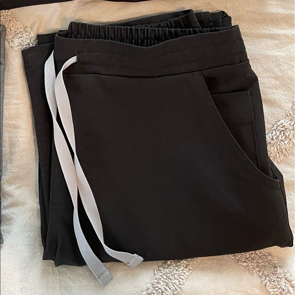 *bleach stain* FIGS Yola Skinny Scrub Pants in Black Size XS Regular